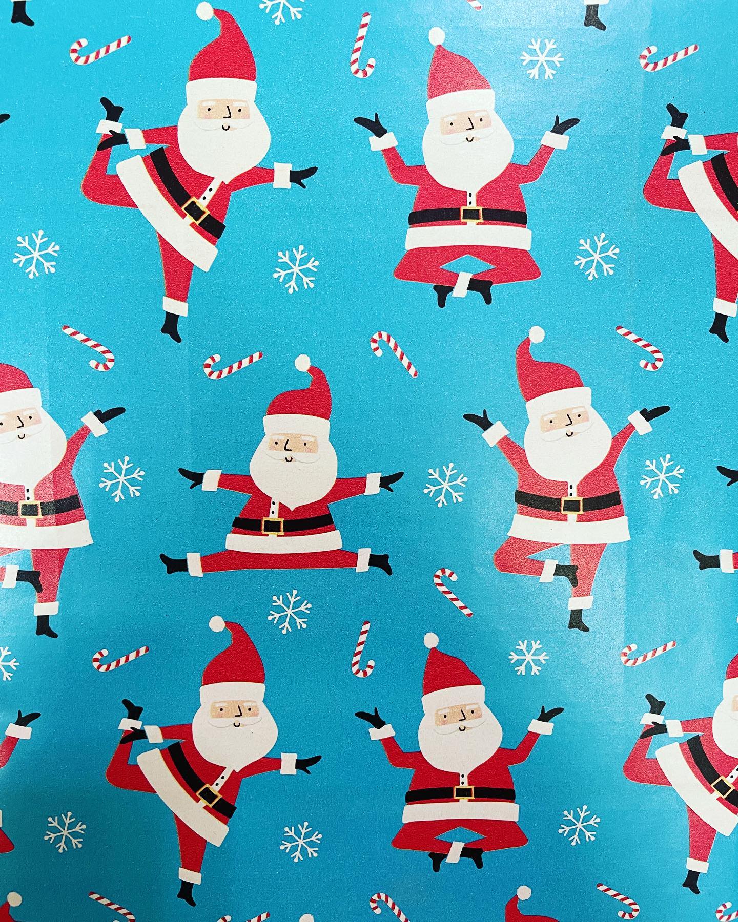 Happy holidays to all our #yogicubs families!

(I totally by accident grabbed some wrapping paper with yoga Santas, how perfect!)

#yogachristmas #happyholidays #familytime #love